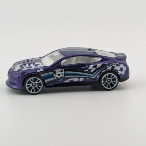 Hot Wheels City Goal Hyundai Genesis Coupe Car Purple (11/250) Soccer Football - Picture 3 of 6
